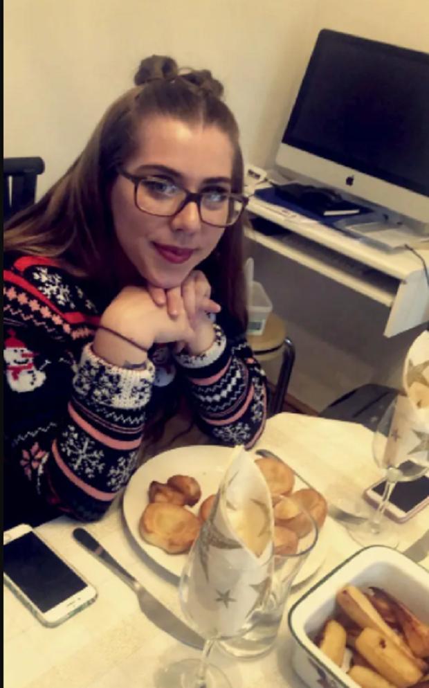 Cô gái chỉ ăn bánh mì bơ và khoai tây chiên suốt 23 năm-1