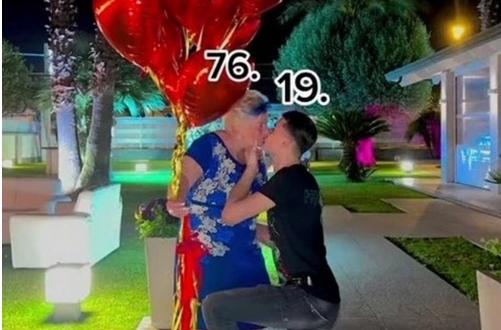 Cặp đôi bà cháu gây sốc dân mạng, màn cầu hôn xôn xao bàn tán-1