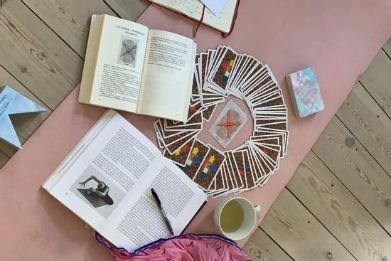 Bói bài Tarot thứ 7 ngày 28/5/2022: Ghen tuông ngập trong tâm trí