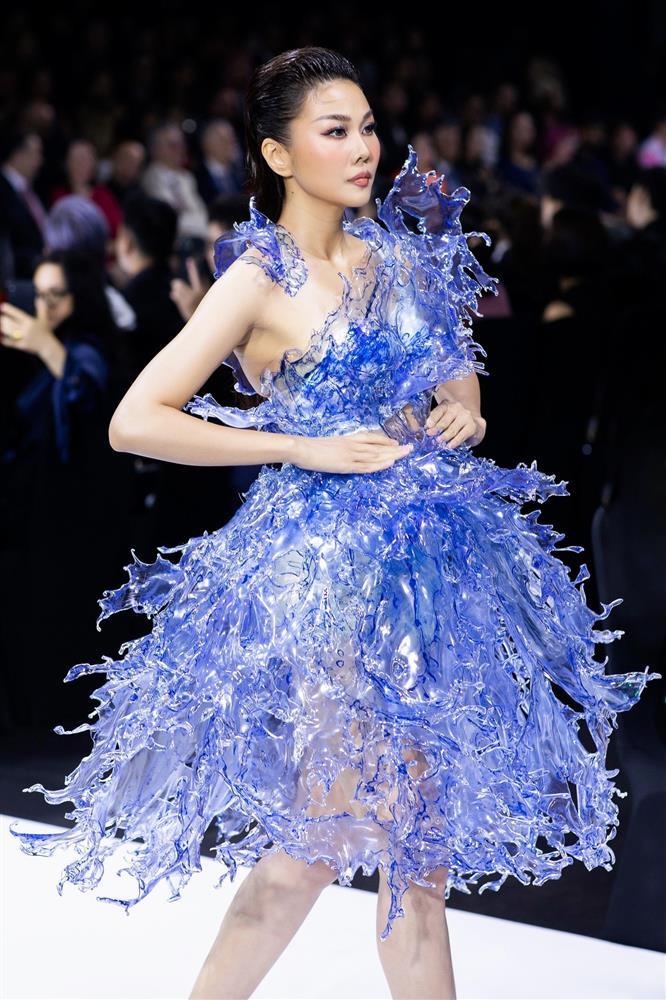 Ngân Khánh đẹp như Hoa hậu - Thùy Tiên sexy hết nấc-11