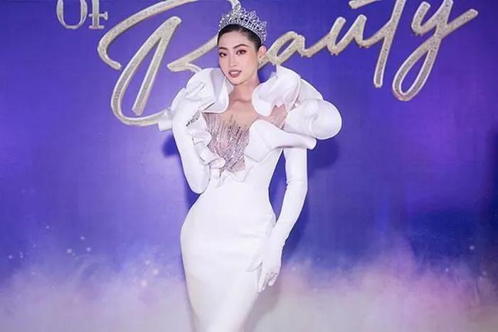 Sao mặc xấu: Đỗ Thị Hà lộ nội y - Hà Anh như chổi lông gà-5