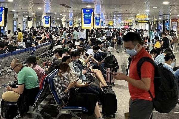 Khách vẫn la liệt ở Tân Sơn Nhất, phản ánh hãng bay thiếu trách nhiệm-4