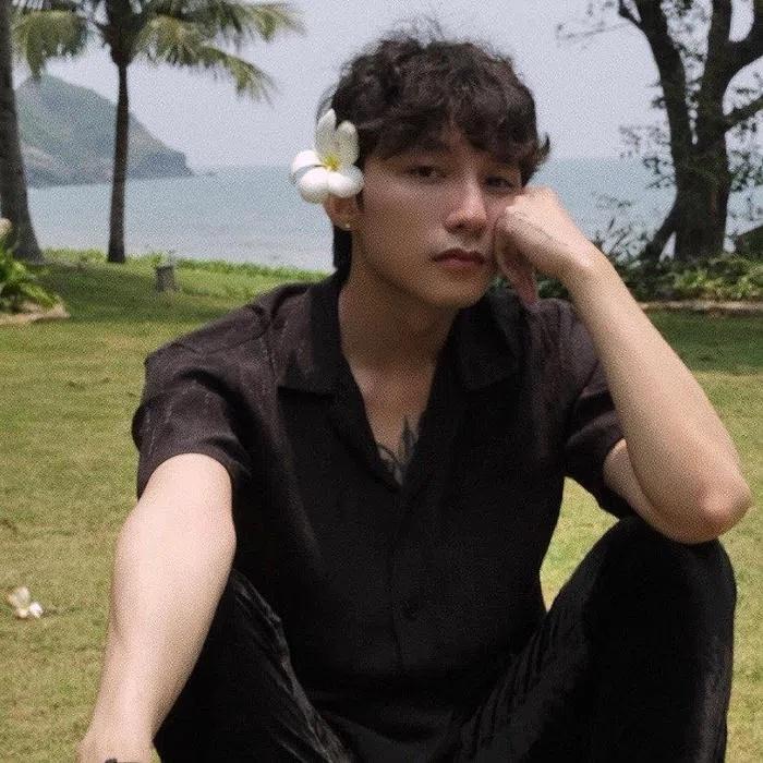 Son Tung posted a photo with flowers in his hair, netizens guessed the meaning of Boss-2