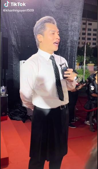 Nam Trung lại mặc váy đi sự kiện nhưng có ô dề như lần trước?-1