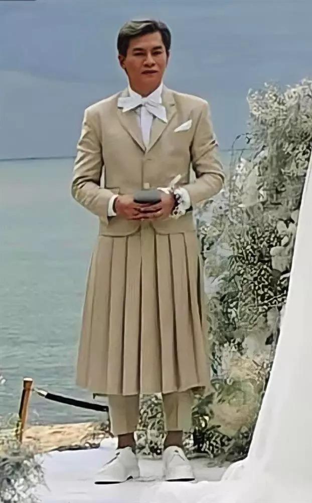 Nam Trung lại mặc váy đi sự kiện nhưng có ô dề như lần trước?-5