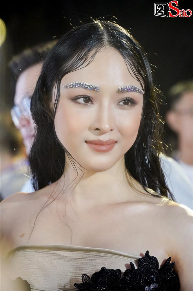 Trương Hồ Phương Nga xinh vẫn xu, Pha Lê già chát thảm đỏ-2