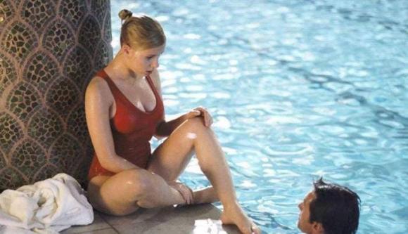 Góa phụ đen hấp dẫn đến mức giấy vệ sinh đã qua sử dụng được bán hơn 122 triệu đồng-3