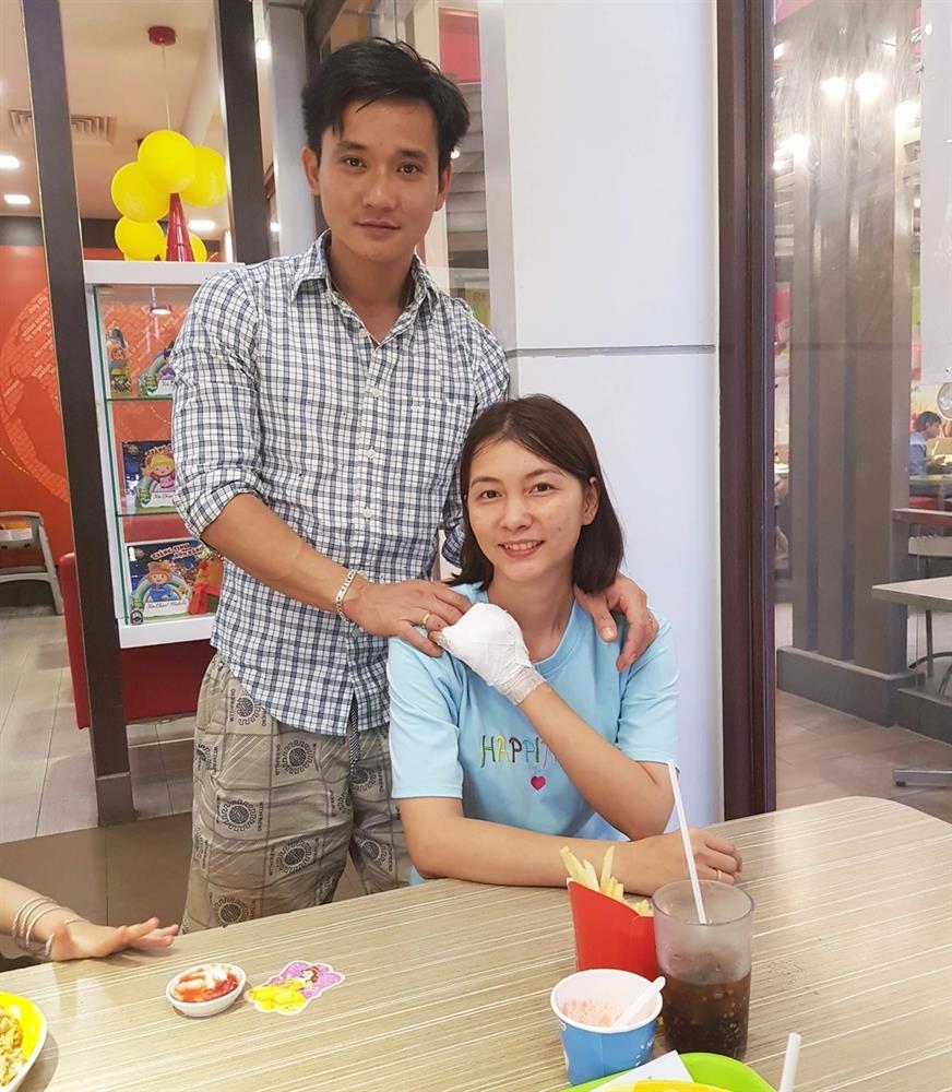 Chồng biền biệt ở Mỹ, vợ bán nước mía mưu sinh bị kẹp nát 3 ngón tay-2