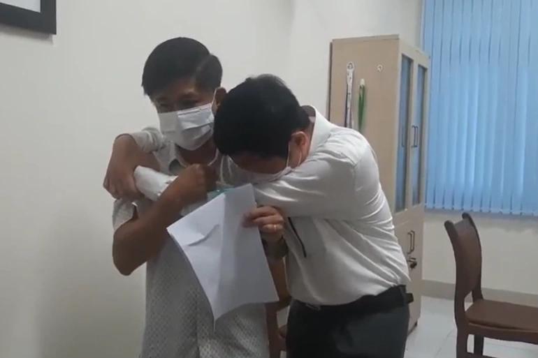 Giám đốc CDC Đắk Lắk khóc nức nở vì dính vụ Việt Á-1