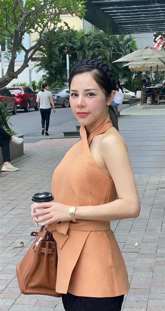 Vietnamese stars today May 28: Young love Lam Bao Chau pats Le Quyen-4