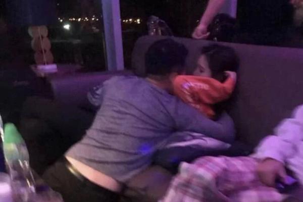 Ái nữ vua sòng bài chỉ trích nàng thơ của Tô Hữu Bằng?-6