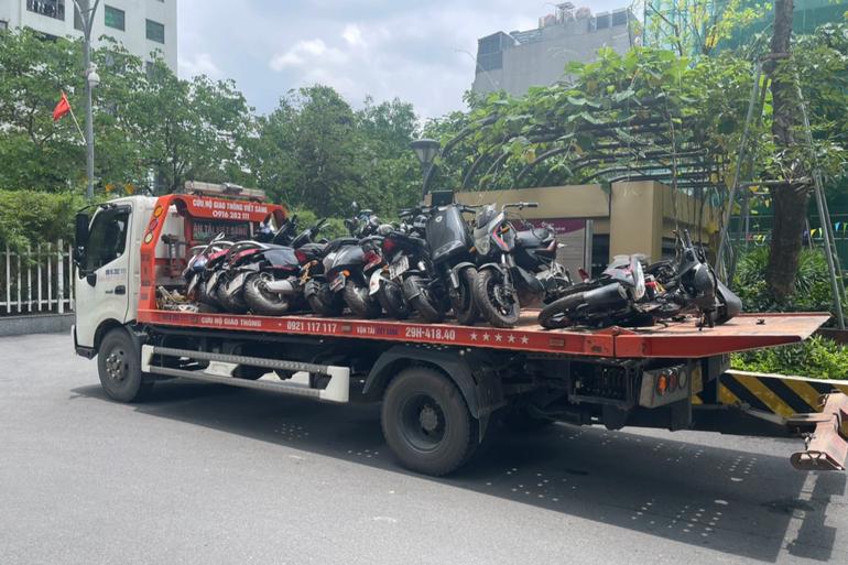 Xử lý bảo vệ lái Mercedes Maybach tông loạt xe máy ra sao?-2