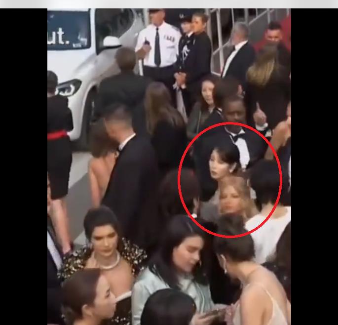 Hết bị đẩy đến bị viết nhầm tên trong phim, Cannes đang đối xử tệ với em gái quốc dân IU?-5