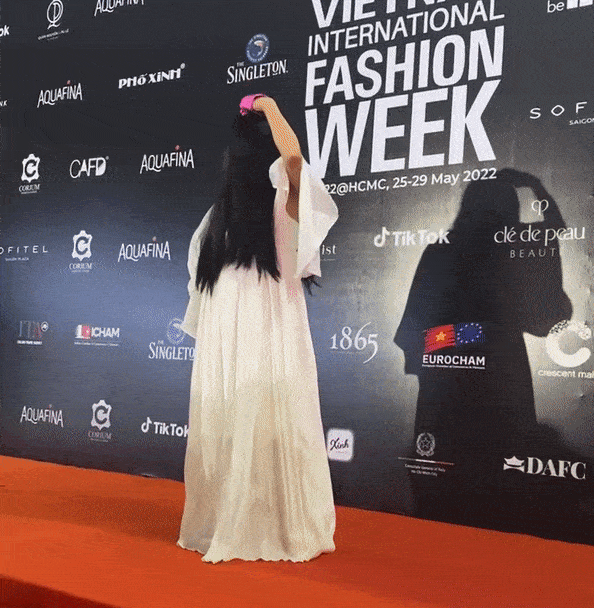 Mèo Thoại hóa ma nữ ngoài hành tinh khiến Long Chun ám ảnh-2