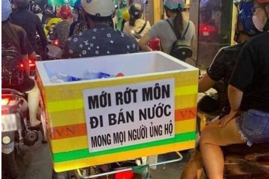 Loạt biển báo chụp vội không khác gì mua vui cho người đi đường