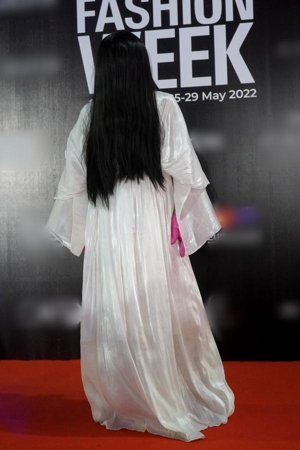 Mèo Thoại hóa ma nữ ngoài hành tinh khiến Long Chun ám ảnh-1