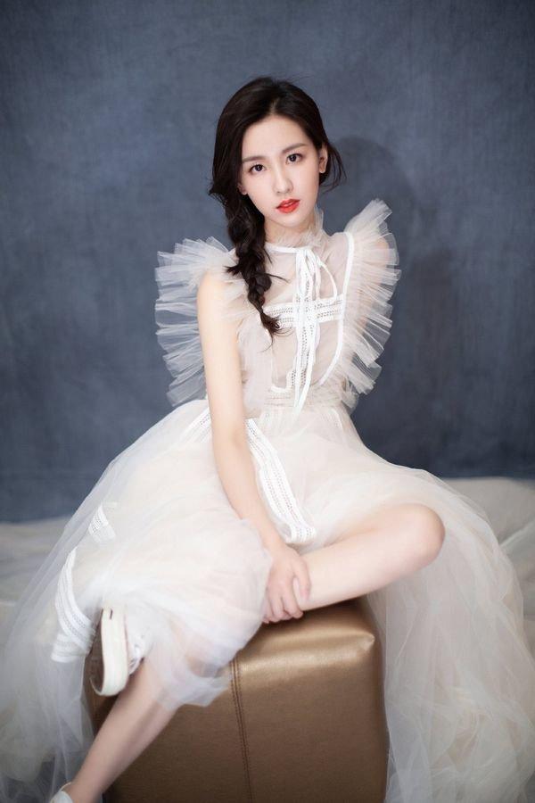 Ái nữ vua sòng bài chỉ trích nàng thơ của Tô Hữu Bằng?-5