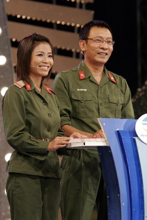 Generation of MCs We are soldiers: Viet Anh used to hold a mic-5