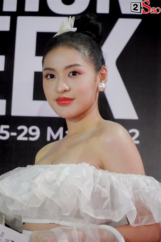 Hotgirl trứng rán ngã ngửa trên thảm đỏ, Tường San lo hớ hênh-2