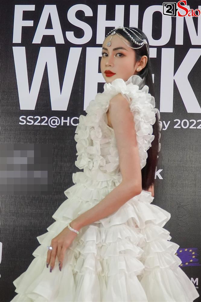 Hotgirl trứng rán ngã ngửa trên thảm đỏ, Tường San lo hớ hênh-12