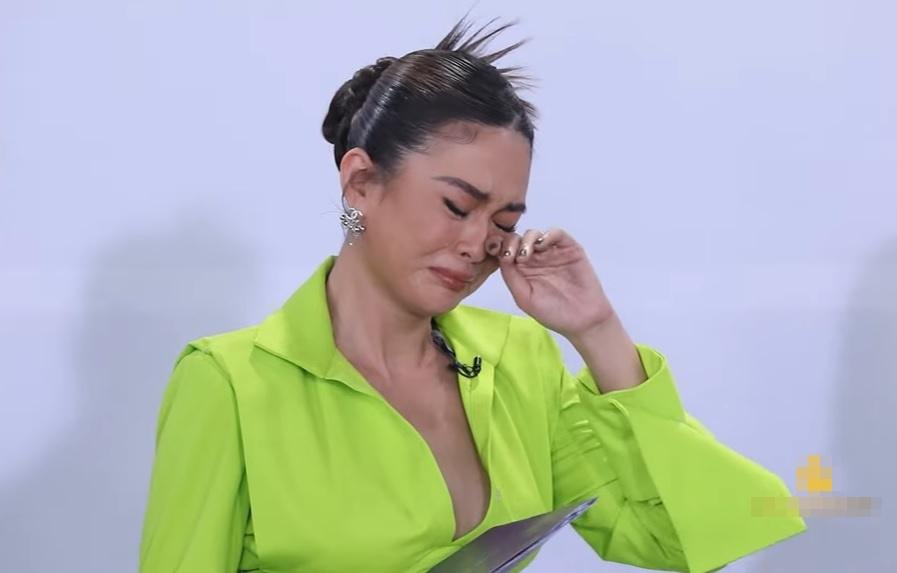 Mau Thuy burst into tears on set, all comforted except Ha Anh-4