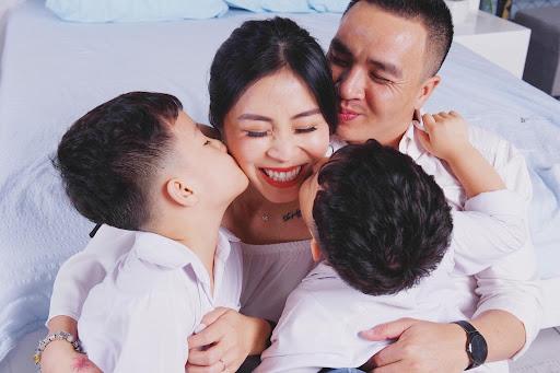 Tái hôn, MC Hoàng Linh khoe hạnh phúc viên mãn bên chồng-6