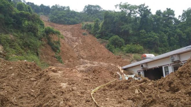 Vụ sập tường Vĩnh Phúc: Nhìn cháu tôi không kìm được nước mắt-2