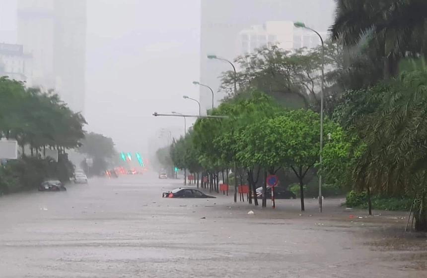 Mưa lớn, hàng loạt tuyến phố ở Hà Nội ngập nặng-5