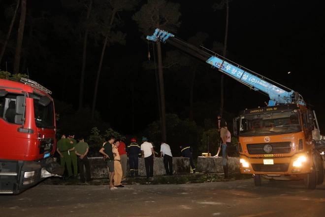 Passenger car carrying 30 people plunged into the cliff in Tam Dao-2