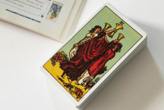 Bói bài Tarot tuần từ ngày 30/5 đến 5/6/2022: Học lại cách yêu