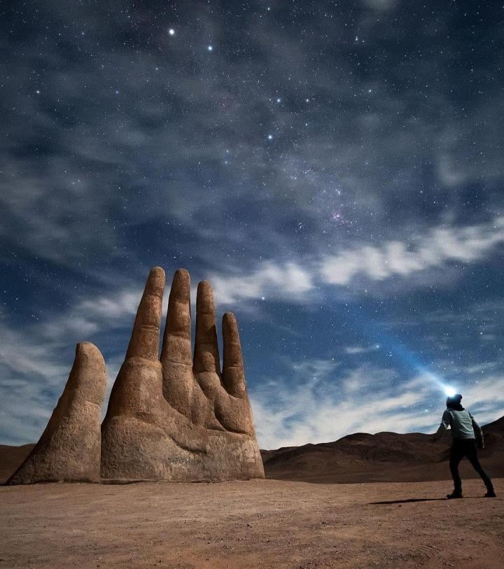 Bàn tay khổng lồ giữa hư không - điểm check in sa mạc ấn tượng-6