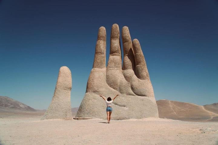Bàn tay khổng lồ giữa hư không - điểm check in sa mạc ấn tượng-9