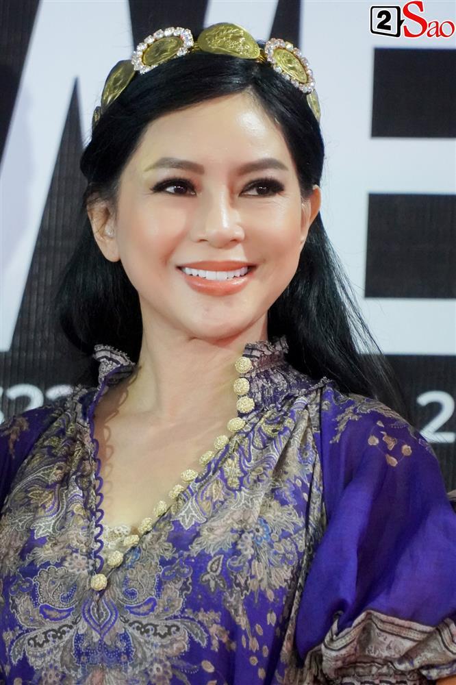 Ảnh camera thường bóc trần nhan sắc thật mẹ chồng Hà Tăng-2