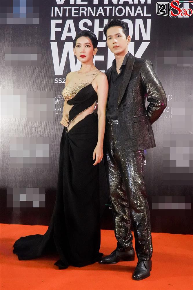 Vợ con tỷ phú Johnathan Hạnh Nguyễn lấn át dàn hoa hậu-17