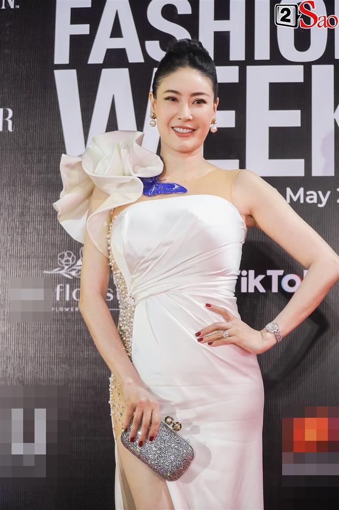 Vợ con tỷ phú Johnathan Hạnh Nguyễn giật spotlight dàn hoa hậu-20
