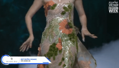 Diệp Bảo Ngọc liên tục ngã dúi dụi trên sàn diễn, nhìn mà xót-2