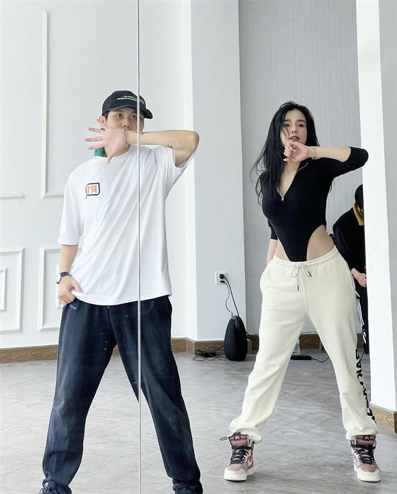 Diệp Lâm Anh khoe cận vòng eo 2 lần đẻ hậu sóng gió hôn nhân-6