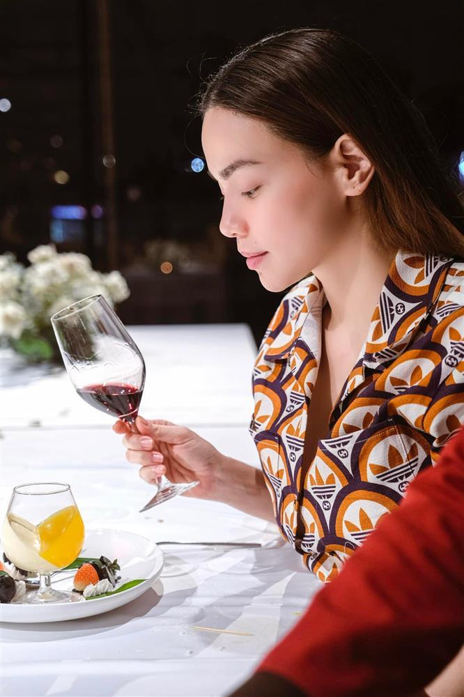 Bắt cận mặt mộc full HD của Hà Hồ khi chăm ái nữ Lisa-5