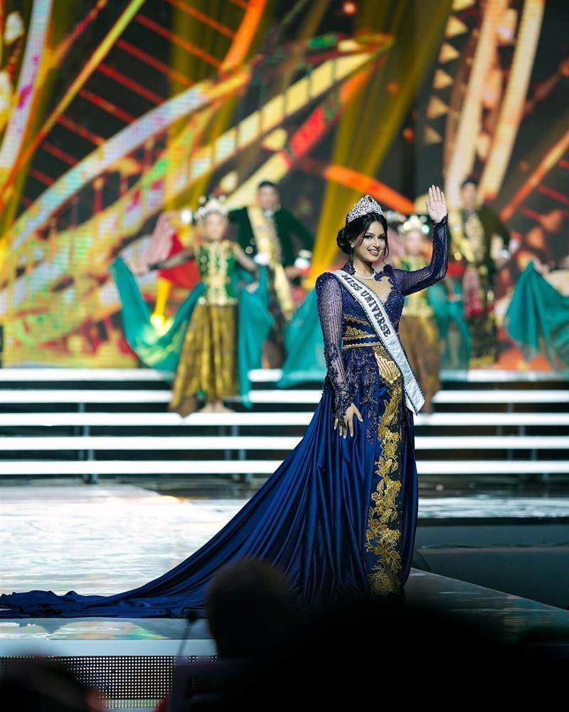 Miss Universe 2021 gây sốt với vòng eo bé tí sau thời gian dài phát tướng-3