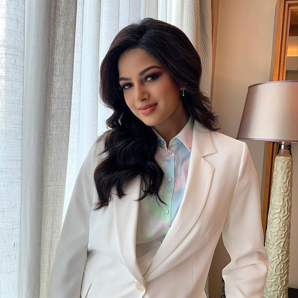 Miss Universe 2021 gây sốt với vòng eo bé tí sau thời gian dài phát tướng-5