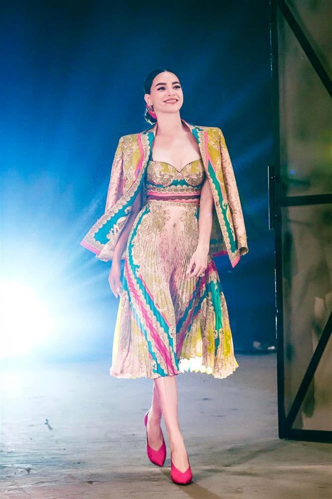 Hà Hồ diện đồ màu mè vẫn sang chảnh - HHen Niê sắc sảo-5