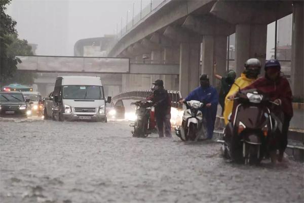 Những ngày tới Hà Nội liệu còn mưa to lịch sử như chiều qua?-1