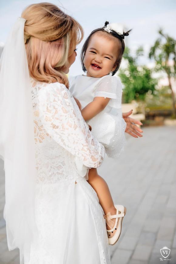 Vợ Mạc Văn Khoa tung ảnh cưới, mặt HỚN của con gái chiếm hết sóng-4