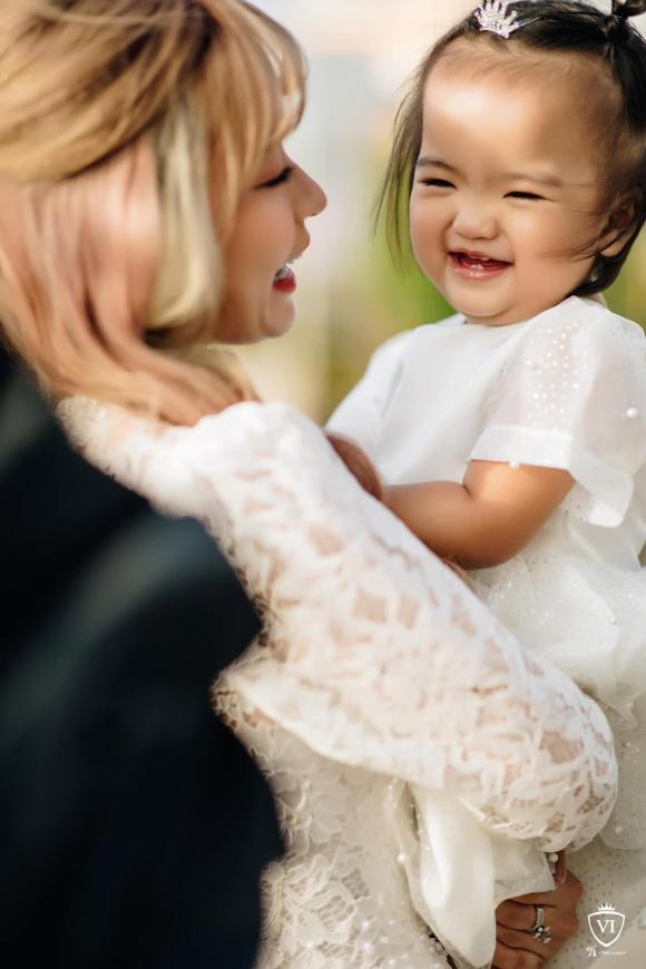 Vợ Mạc Văn Khoa tung ảnh cưới, mặt HỚN của con gái chiếm hết sóng-5