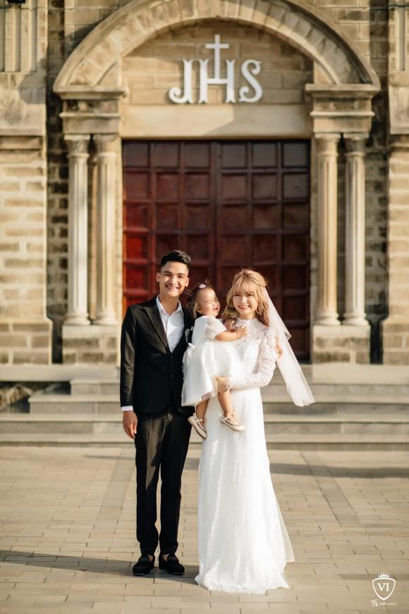 Vợ Mạc Văn Khoa tung ảnh cưới, mặt HỚN của con gái chiếm hết sóng-8