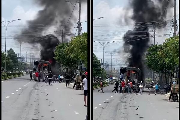 The truck caught fire, people rushed to help the driver to snatch the goods-1