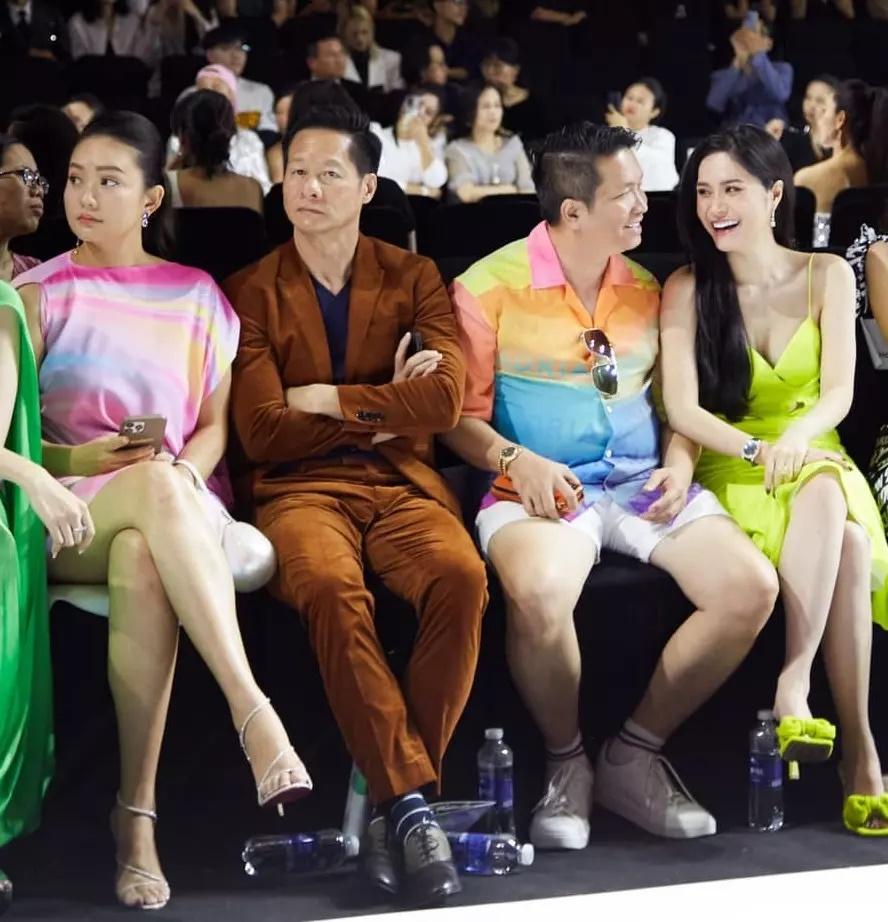Ngồi trên hàng ghế đầu của sự kiện thời trang Vietnam International Fashion Week mới đây, Như Thảo cũng lộ rõ dáng người mảnh mai hơn hẳn.