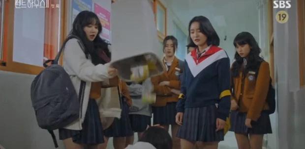 Những phân cảnh bạo lực học đường gây ám ảnh trên phim Hàn-7