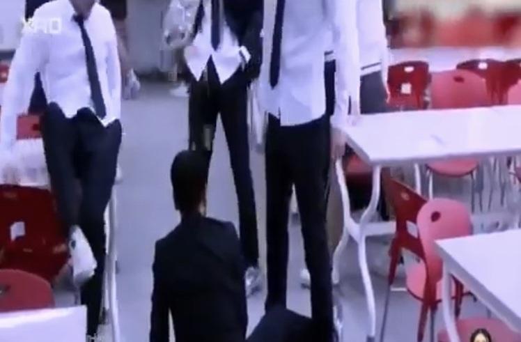 Những phân cảnh bạo lực học đường gây ám ảnh trên phim Hàn-15