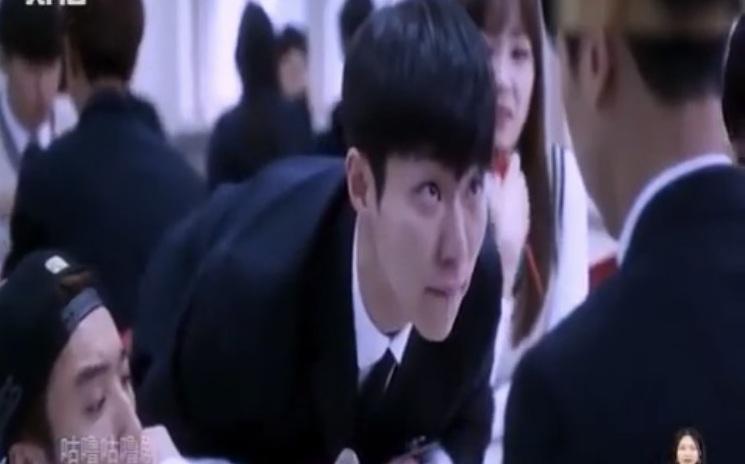 Những phân cảnh bạo lực học đường gây ám ảnh trên phim Hàn-13